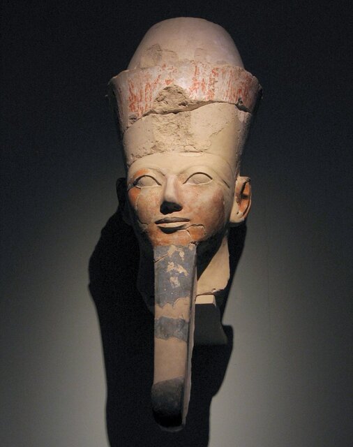 سردیس «حشتپسوت» در قامت «ازیریس»، ایزد جهان زیرزمینی و زندگی پس از مرگ در اساطیر مصر باستان