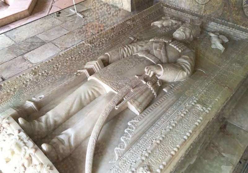 قبر ناصرالدین شاه و جیران کجاست؟