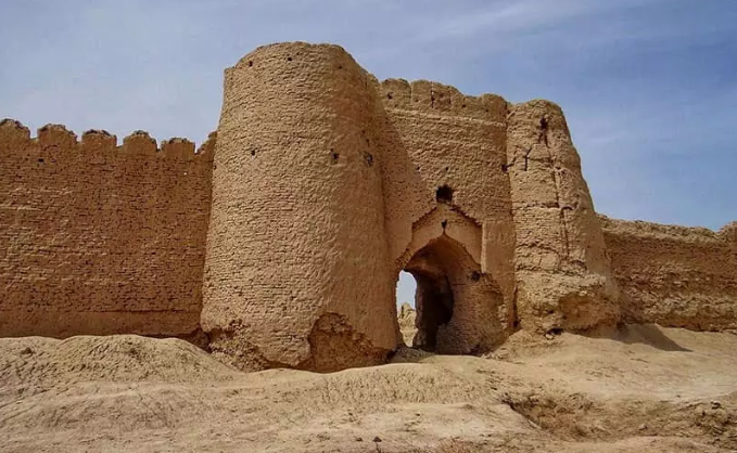 جاذبه های گردشگری زابل | قلعه رستم