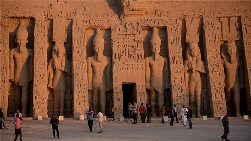 گردشگران در حال بازدید از شهر تاریخی اقصر مصر