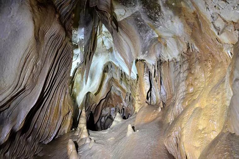 غار پریان نطنز