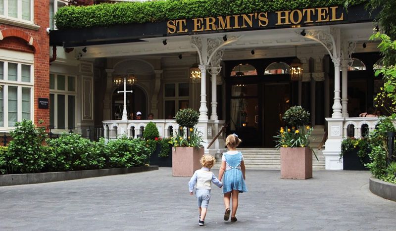 قوانین هتل ها در نحوه محاسبه هزینه کودکان در هتل