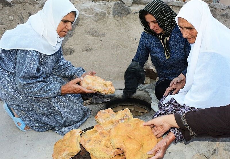 نان های لذیذ کرمان | نان کرنون