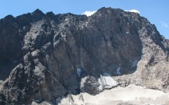 مرگ دو کوهنورد و گرفتار شدن امدادگران در علمکوه