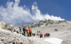 زخم بهره برداران و کوهنوردان بر تن قله دماوند