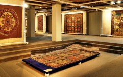 موزه فرش تعطیل کرد