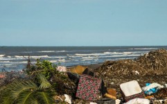 مسافران مقصر انباشت زباله در ساحل خزر؟!
