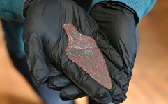 کشف خنجر ۴ هزار ساله یک جنگجو