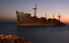 حذف کشتی یونانی از جاذبه های کیش تا چند سال آینده