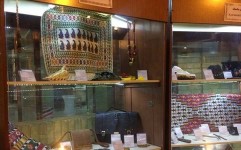 نمایشگاه دائمی صنایع دستی که تماشاچی دارد نه خریدار!