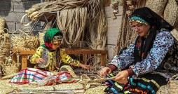 هنر تولید صنایع دستی از کاه برنج