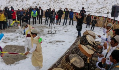 جشنواره ملی برفی دنا در پیست اسکی