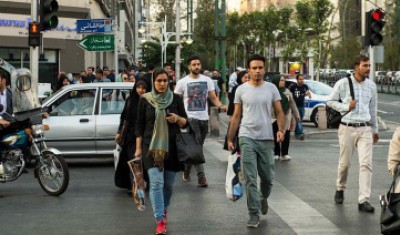 چرا ایرانی ها زیاد کار می کنند و کم پول در می آورند؟