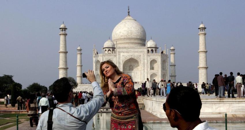 پروتکل جنجالی هند برای پوشش گردشگران خارجی