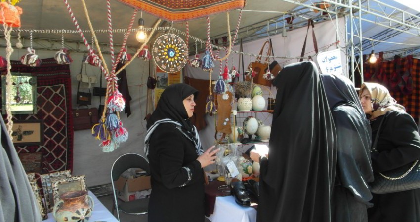 گزارشی از کار آفرینی زنان در حوزه های صنایع دستی و مواد غذایی