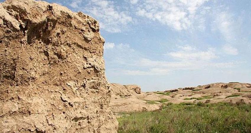 کشف سازه خشتی عصر آهن 3 در قره تپه سگزآباد دشت قزوین