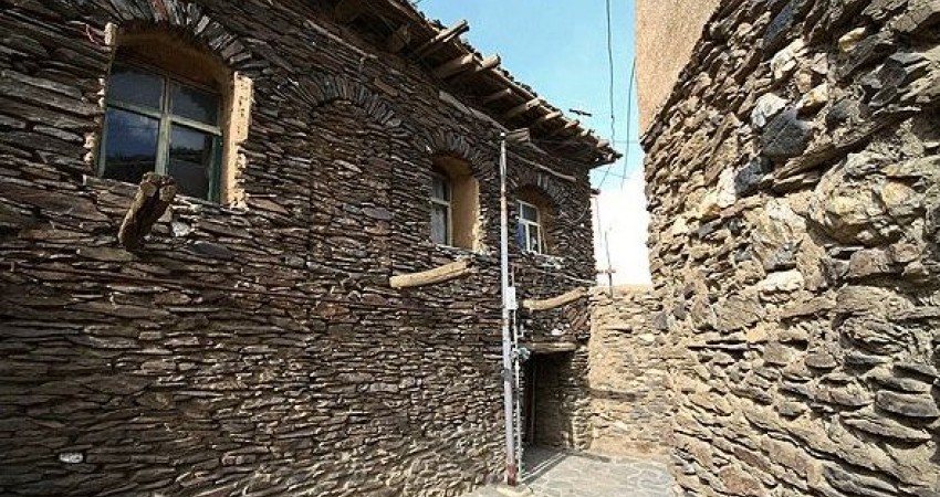 معماری سنگی روستای «ورکانه» سیمانی می شود!