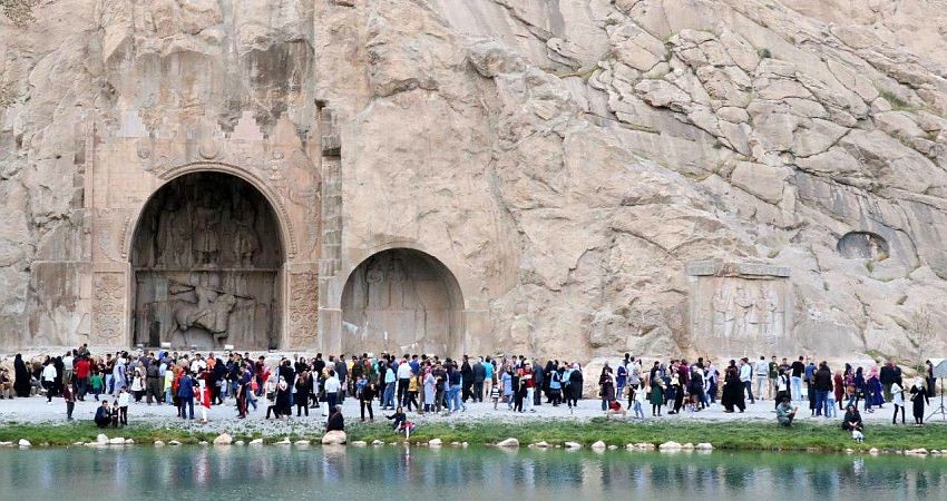 مطالبه جمعی برای نجات مجموعه تاریخی تاق بستان از خطر تله کابین