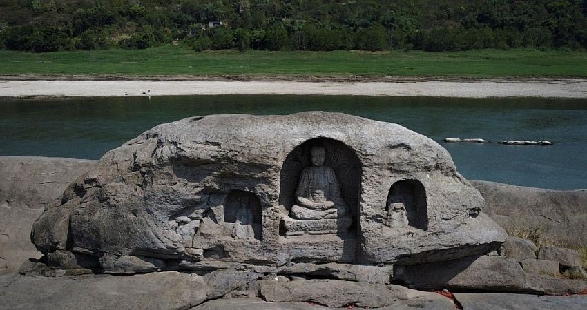 کشف مجسمه های بودا بر اثر خشکسالی