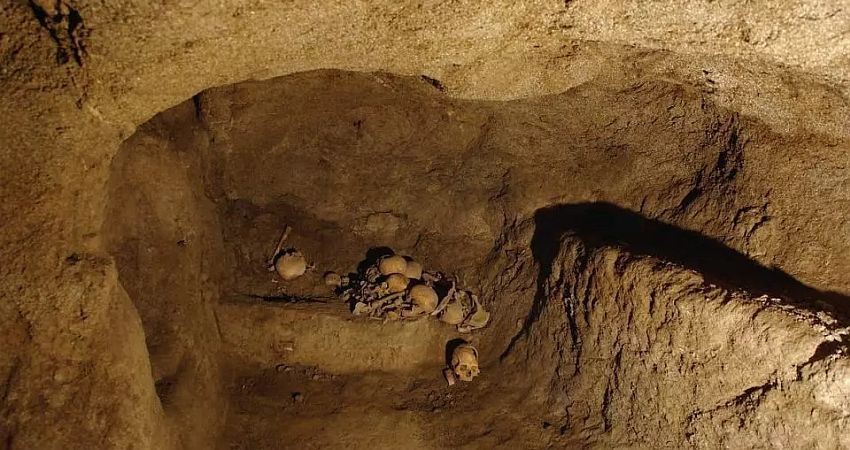 کشف دالان های زیرزمینی باستانی در اسفراین