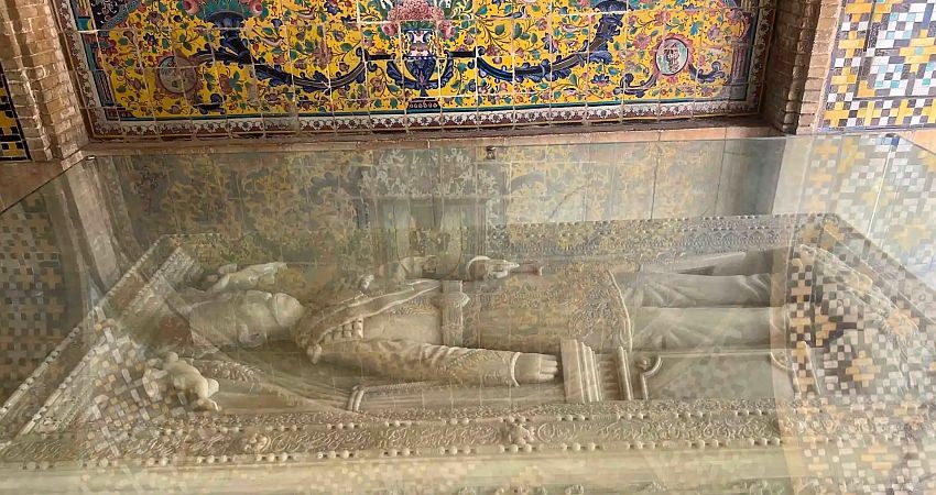 قبر ناصرالدین شاه و جیران کجاست؟