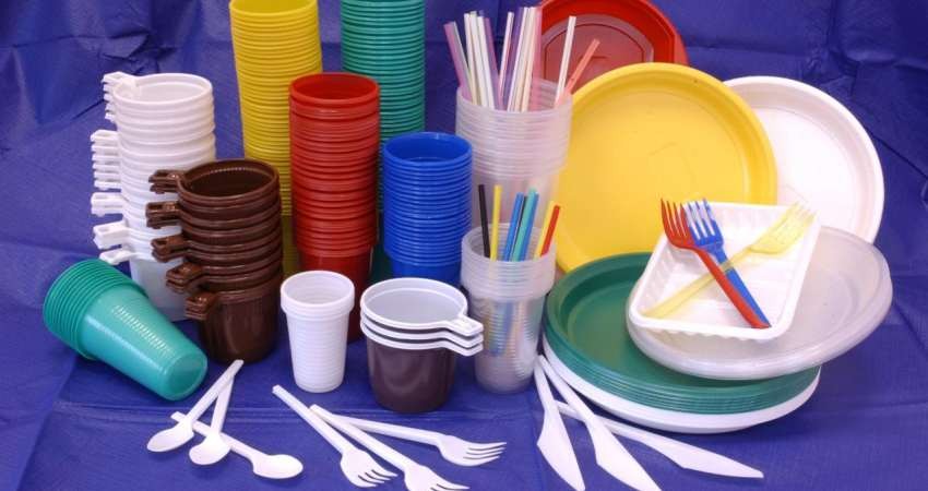 ظروف پلاستیکی یکبار مصرف را چگونه ایمن استفاده کنیم؟