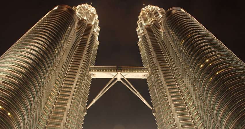 هر آنچه باید درباره برج های دو قلو مالزی بدانید