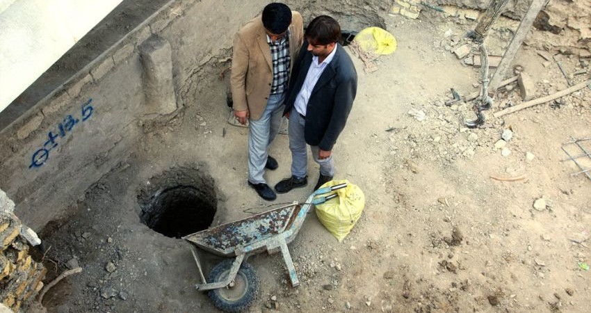توقف عملیات مترو در محل کشف سفال های تاریخی در میدان تختی اصفهان
